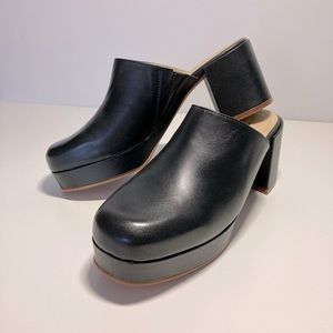 Intentionally Blank FACTS Clogs Sz 39